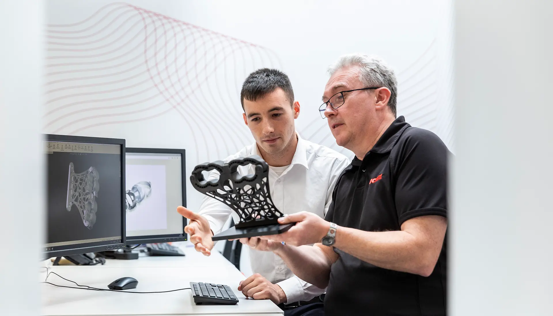 مهندسو هنكل يعملون مع العملاء في قطاعي السيارات والصناعة لتحسين الأجزاء المطبوعة ثلاثية الأبعاد.